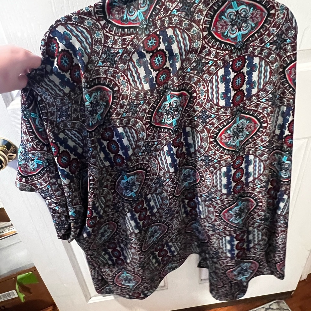 Tribal pattern shawl - Picture 2 of 3